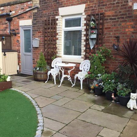 Leafy Lytham Central Lovely Ground Floor 1 Bedroom Apartment With Private Garden In Lytham Dog Friendly Lytham St Annes Ngoại thất bức ảnh